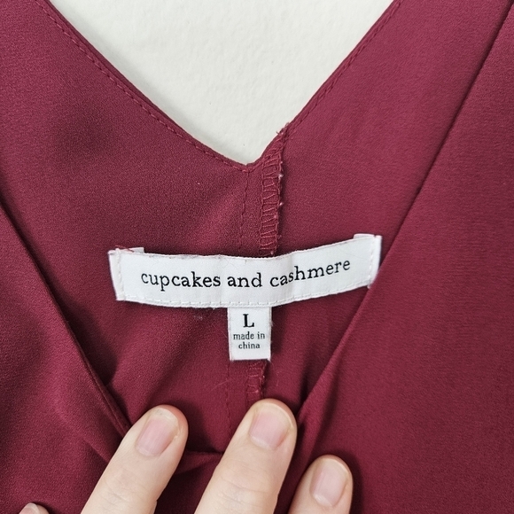 Cupcakes & Cashmere Revolve Suki cape red wine Vneck mini dress size L - Picture 6 of 9